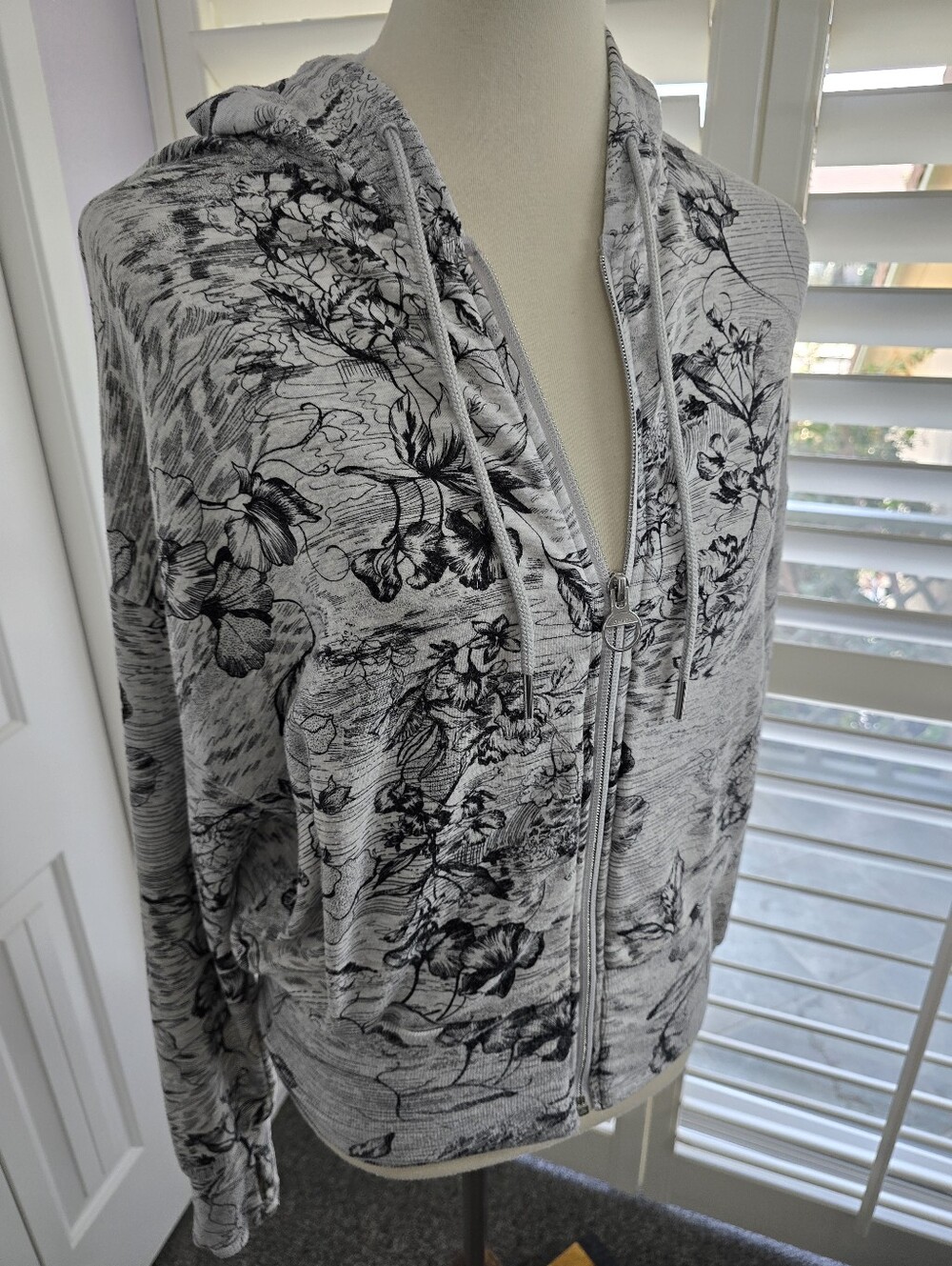 Athleta Eden Floral Hoodie Sweatshirt. Full Zip With Front Pockets - Picture 5 of 13